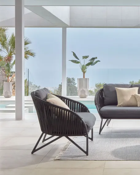 Уличное кресло Branzie черное | La Forma | Испания | Купить в Hallberg.ru