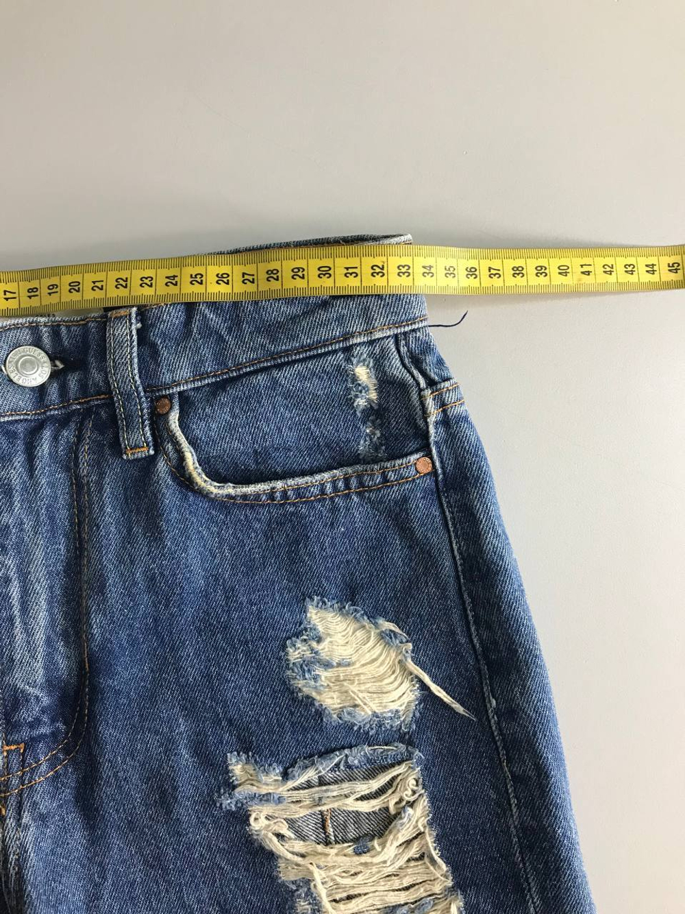 Шорты Guess для модных образов, маркировка 24, визуально на 42 размер