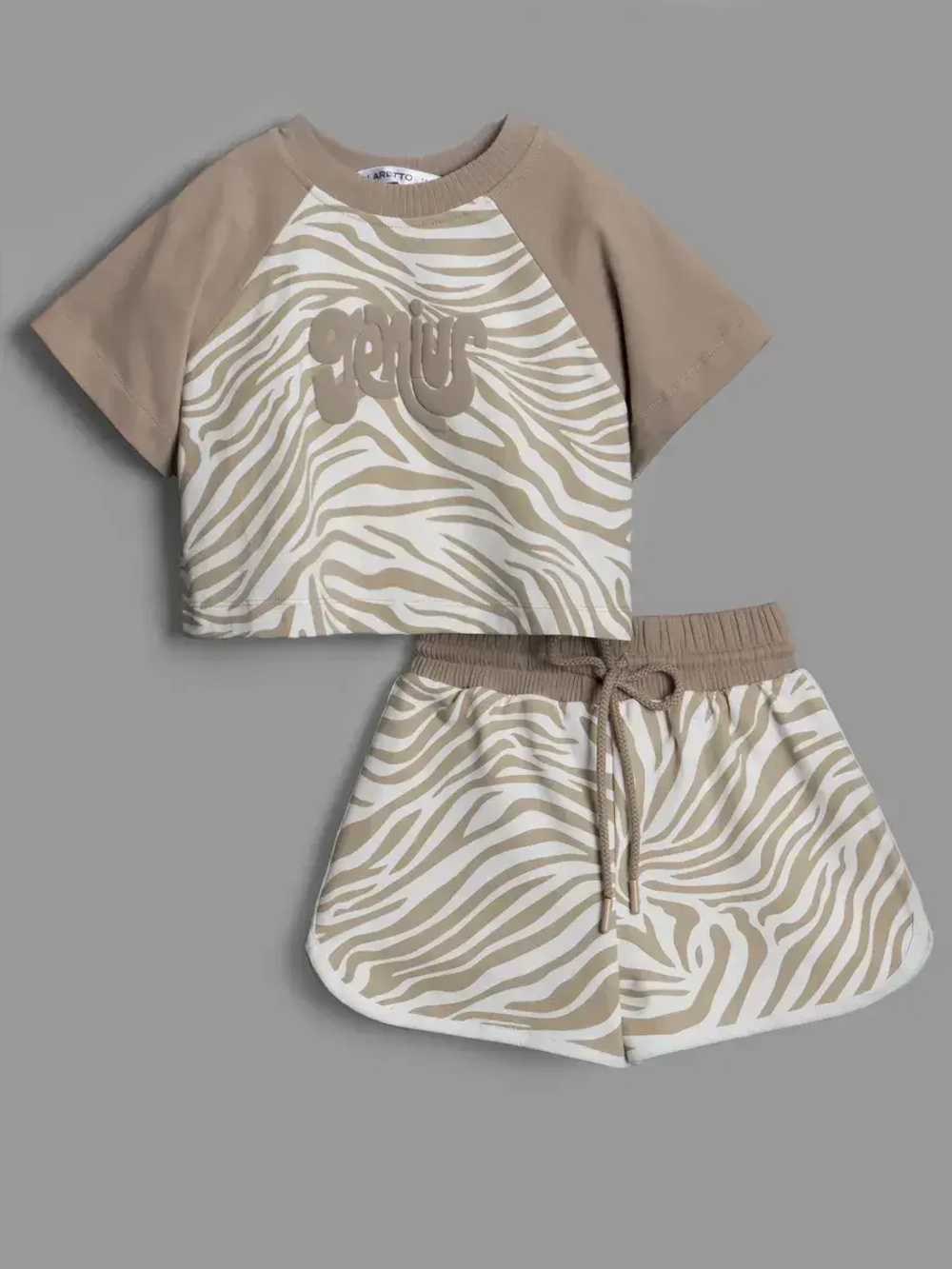 Костюм для девочки спортивный с шортами