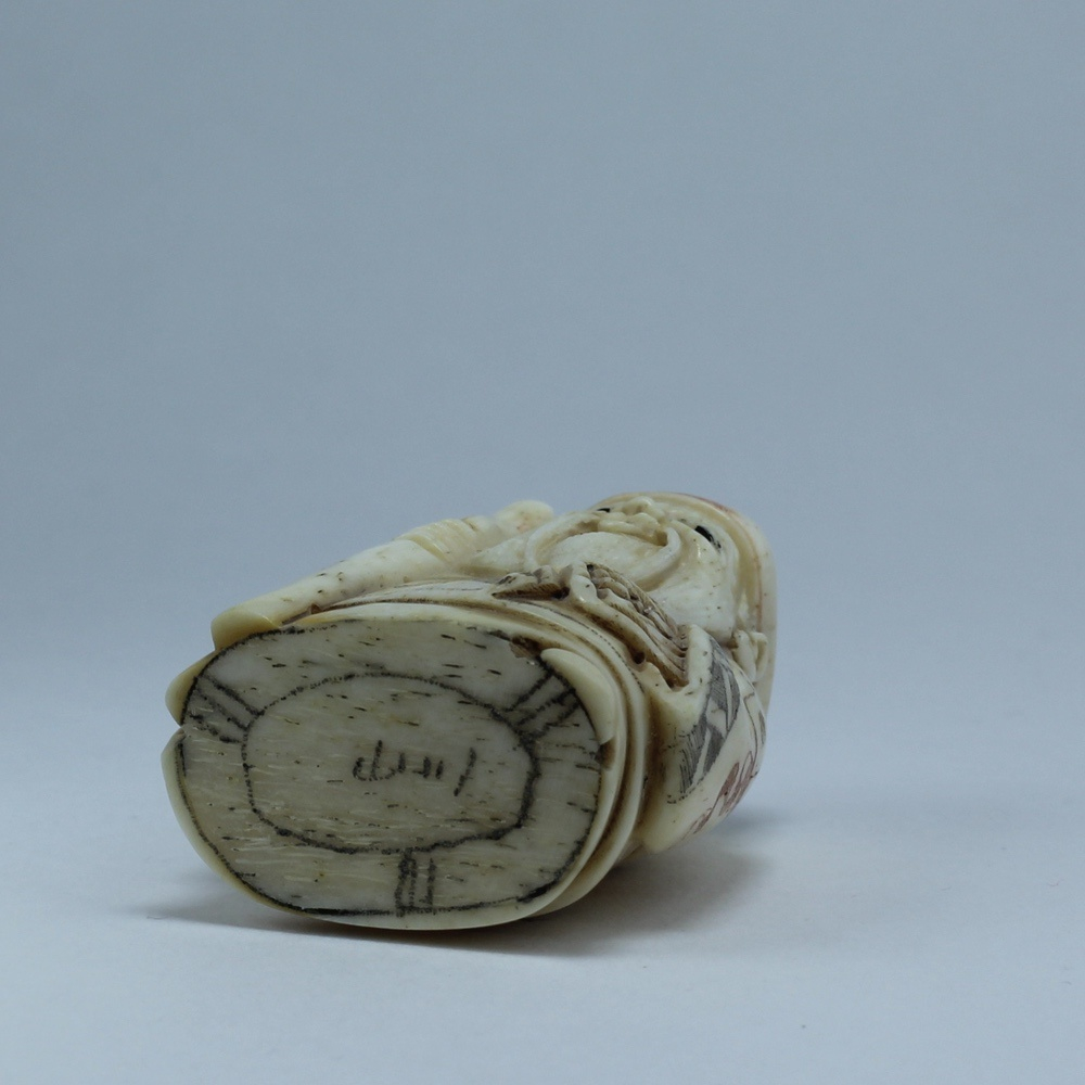 Нэцкэ Дзюродзин с красивым посохом