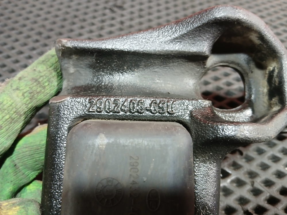 Кронштейн амортизатора переднего правого