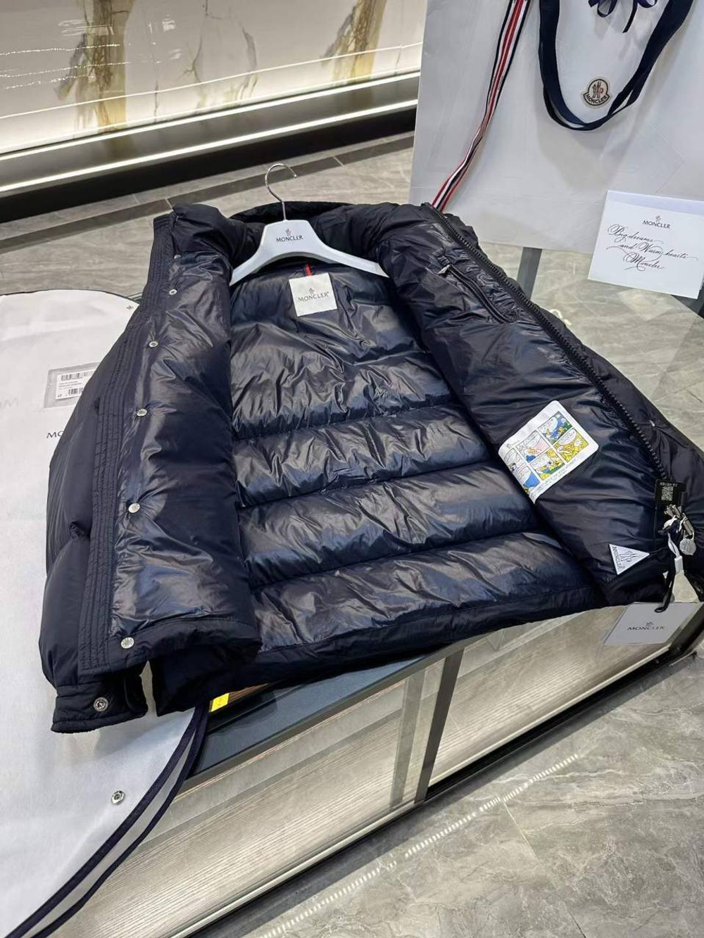Пуховик Moncler