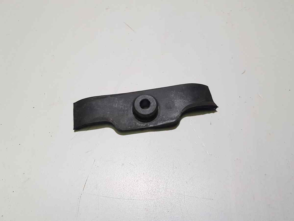 проставка под бак Yamaha Serow 225 XT225 1KH 1KH-24182-00-00