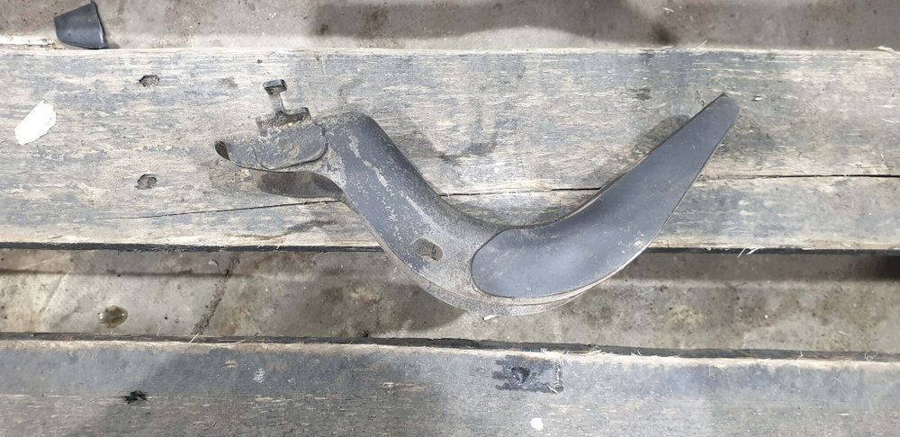 Кронштейн подножки Lexus LX 3 (LX 570)  Б/У Оригинал