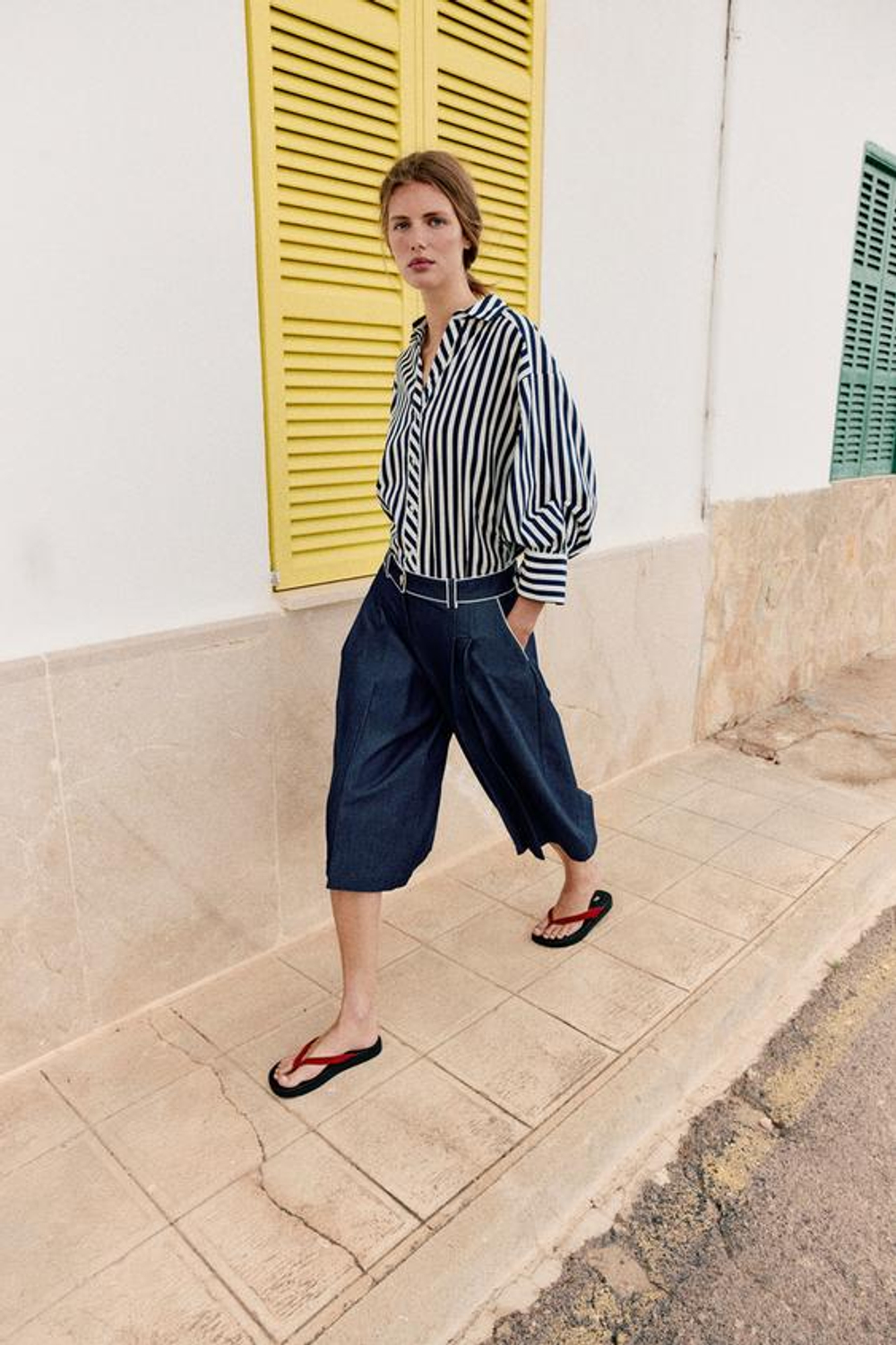ZARA ШИРОКИЕ ШОРТЫ-БЕРМУДЫ С КОНТРАСТНОЙ ОТДЕЛКОЙ, СИНИЙ