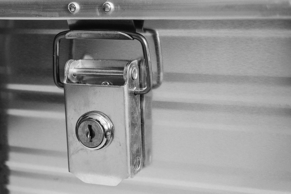 Ящик алюминиевый усиленный с замком 1176х385х412 мм (ДхШхВ)