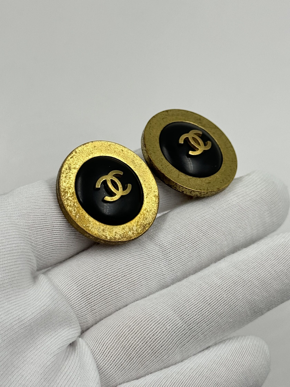 Клипсы с лого Chanel