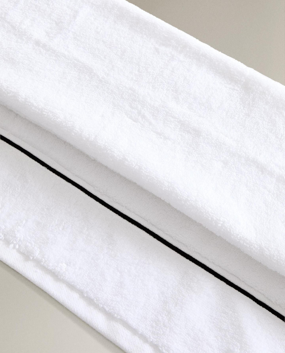 Zara Home - Банное полотенце с вышитым бордюром, белый, 50х90 см