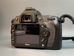 Nikon D90 kit AF-S DX 18-55mm 3.5-5.6G VR 12.000 кадров