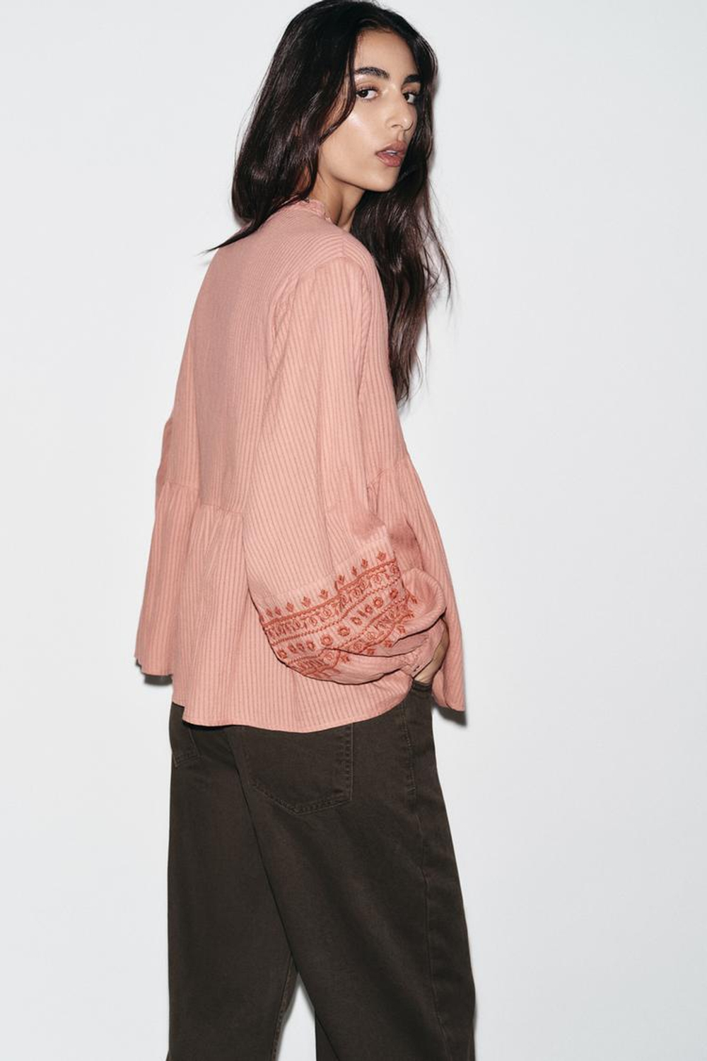 ZARA БЛУЗА С КОНТРАСТНОЙ ВЫШИВКОЙ, МАРСАЛА