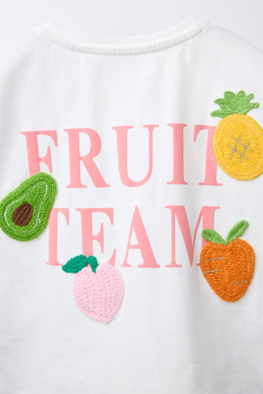 ZARA ФУТБОЛКА С ВЫШИВКОЙ «ФРУКТЫ», БЕЛЫЙ