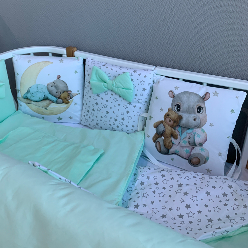 Комплект в кроватку 17 предметов "Бегемотик в пижаме" зеленый, сатин