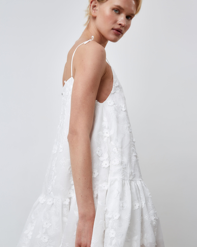 Сарафан из хлопкового шитья белый