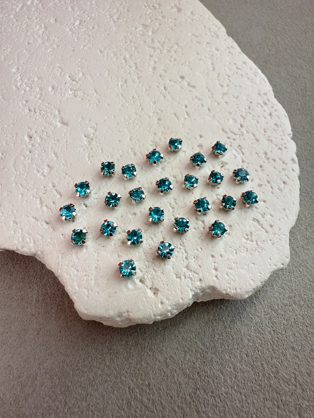 Шатоны 4 мм, Аквамарин в серебре, 25 шт