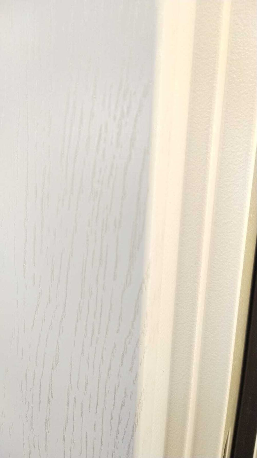 Дверь входная Лабиринт VERSAL  25 Бетон светлый (черная вставка) металлическая