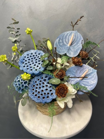 Композиция необычных цветов Лоо