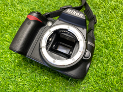 Nikon D3000 kit 18-55mm 3.5-5.6G VR 9.000 кадров