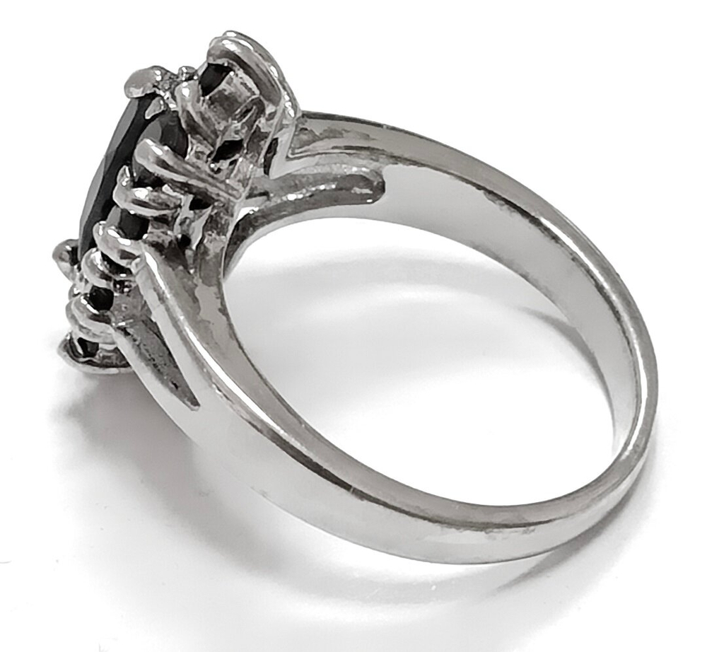 Ювелирное кольцо из серебра с сапфиром,размер 16.5