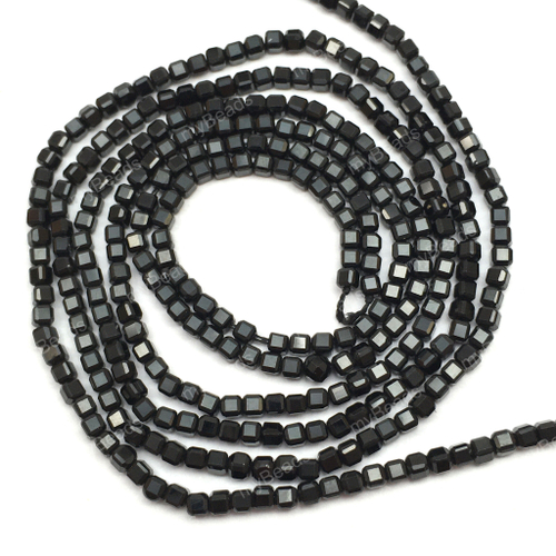 Шпинель черная 2 мм, бусины - кубики (нить 39 см)