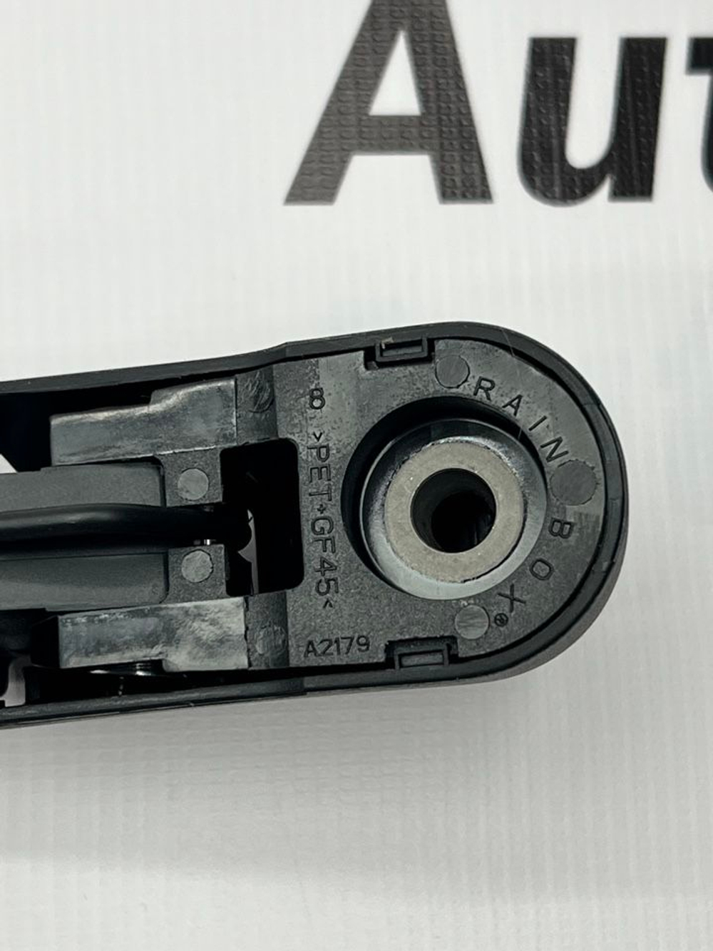 Щетка и поводок заднего стеклоочистителя Mitsubishi 305 мм. 8253A232. 8253A129