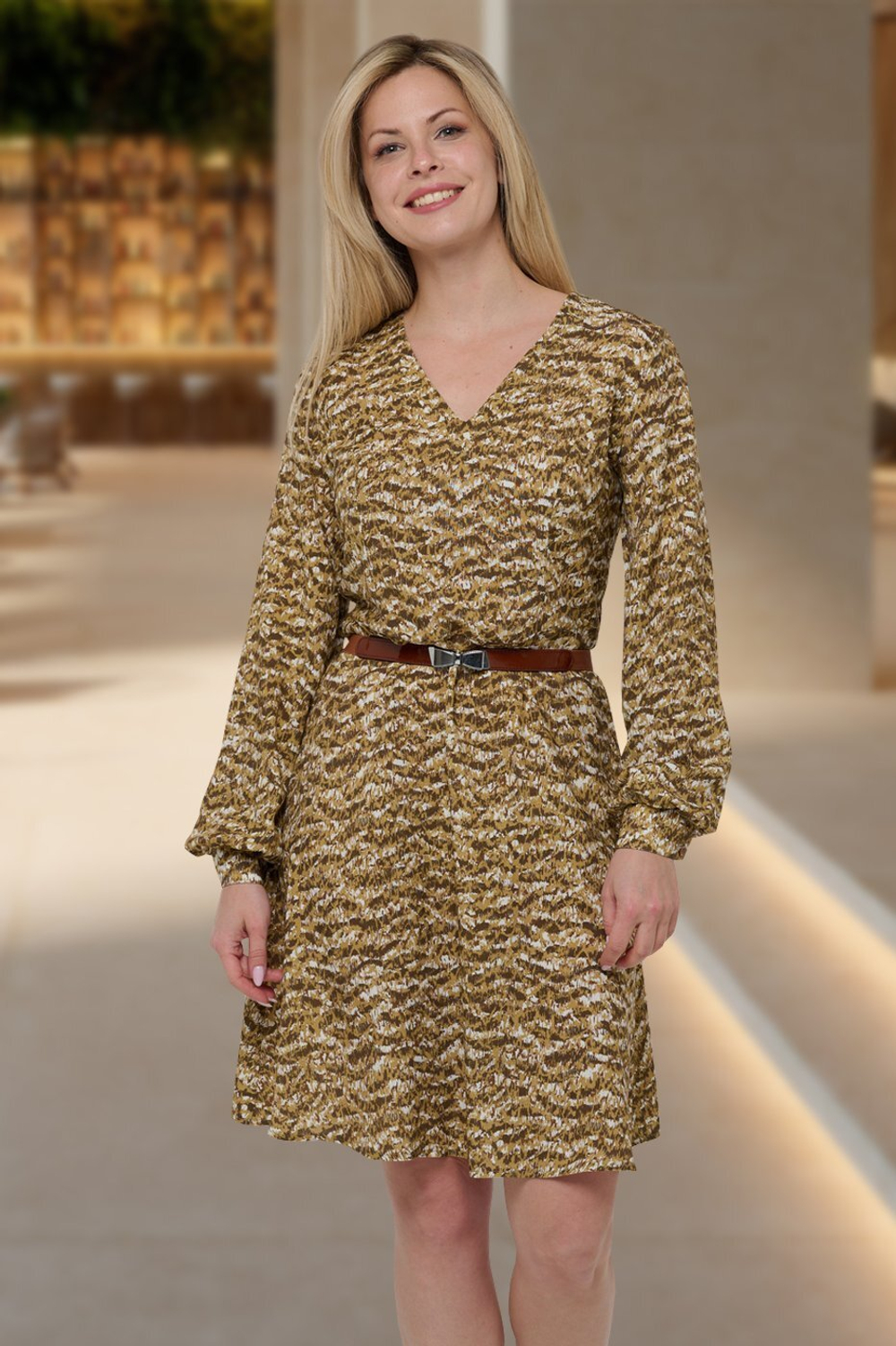 Платье цвет бежевый