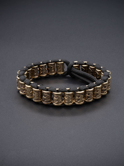 Фото скандинавского браслета на черном камне в скандинавском стиле.