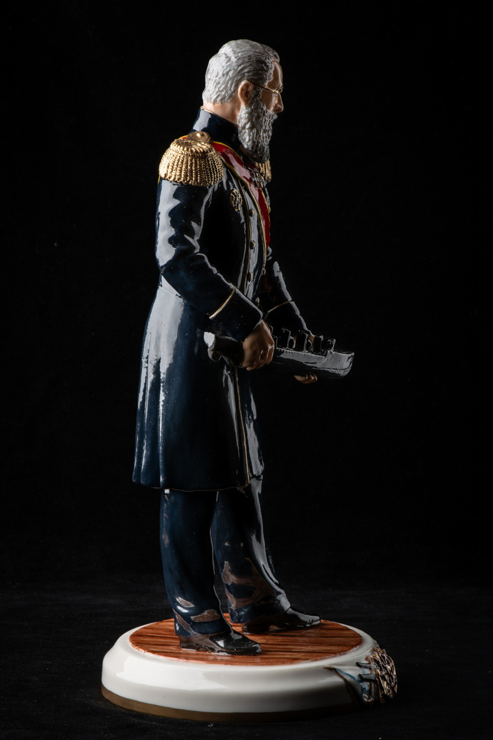 Статуэтка. Фарфор. Солдат. Крылов Алексей Николаевич - Русский флотоводец. Россия