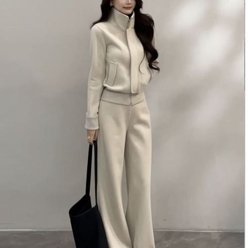 Костюм женский