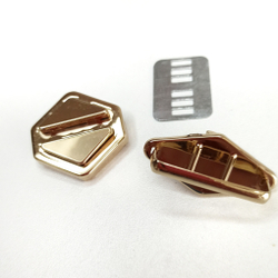 Замок-защелка на зажимах 32*32 Золото