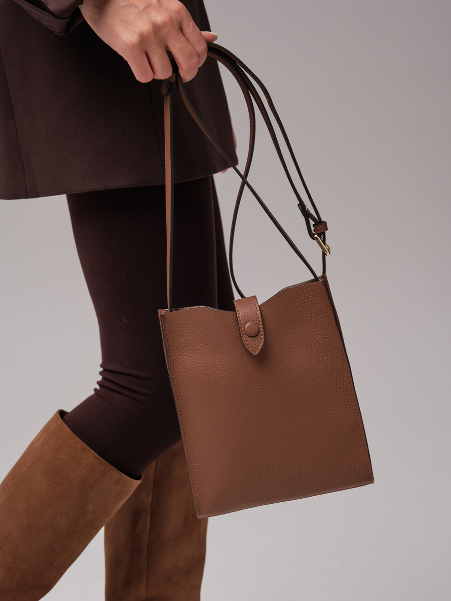 Женская кожаная сумка кросс-боди DBR 30919 темный орех