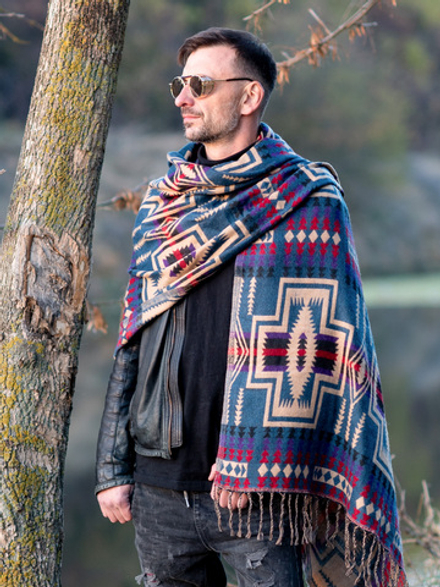 Палантин теплый с орнаментом Навахо