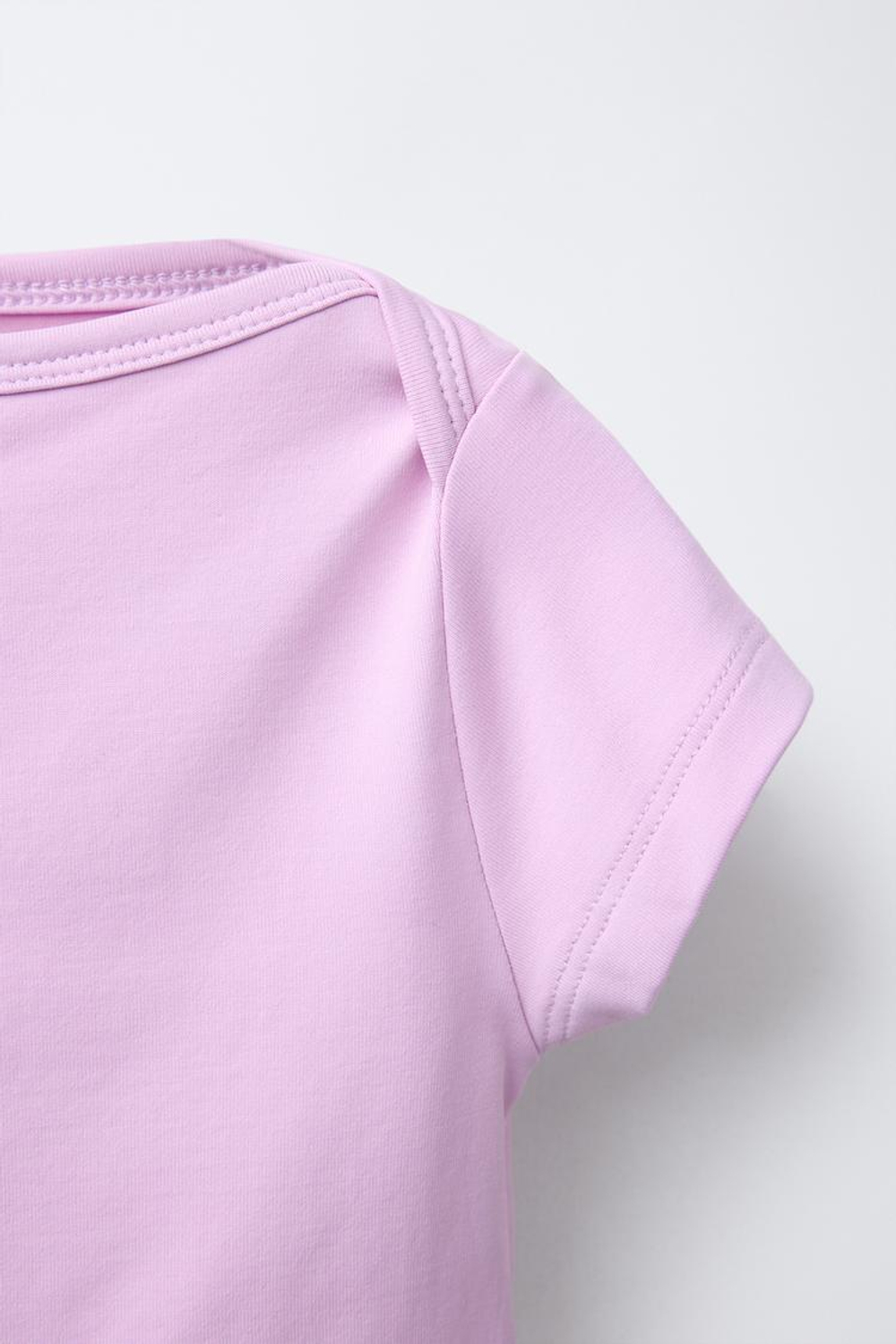 ZARA ОДНОТОННЫЙ ЭЛАСТИЧНЫЙ УКОРОЧЕННЫЙ ТОП, ЦВЕТ МАЛЬВЫ