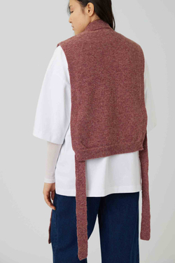 Манишка из шерсти брусничного цвета