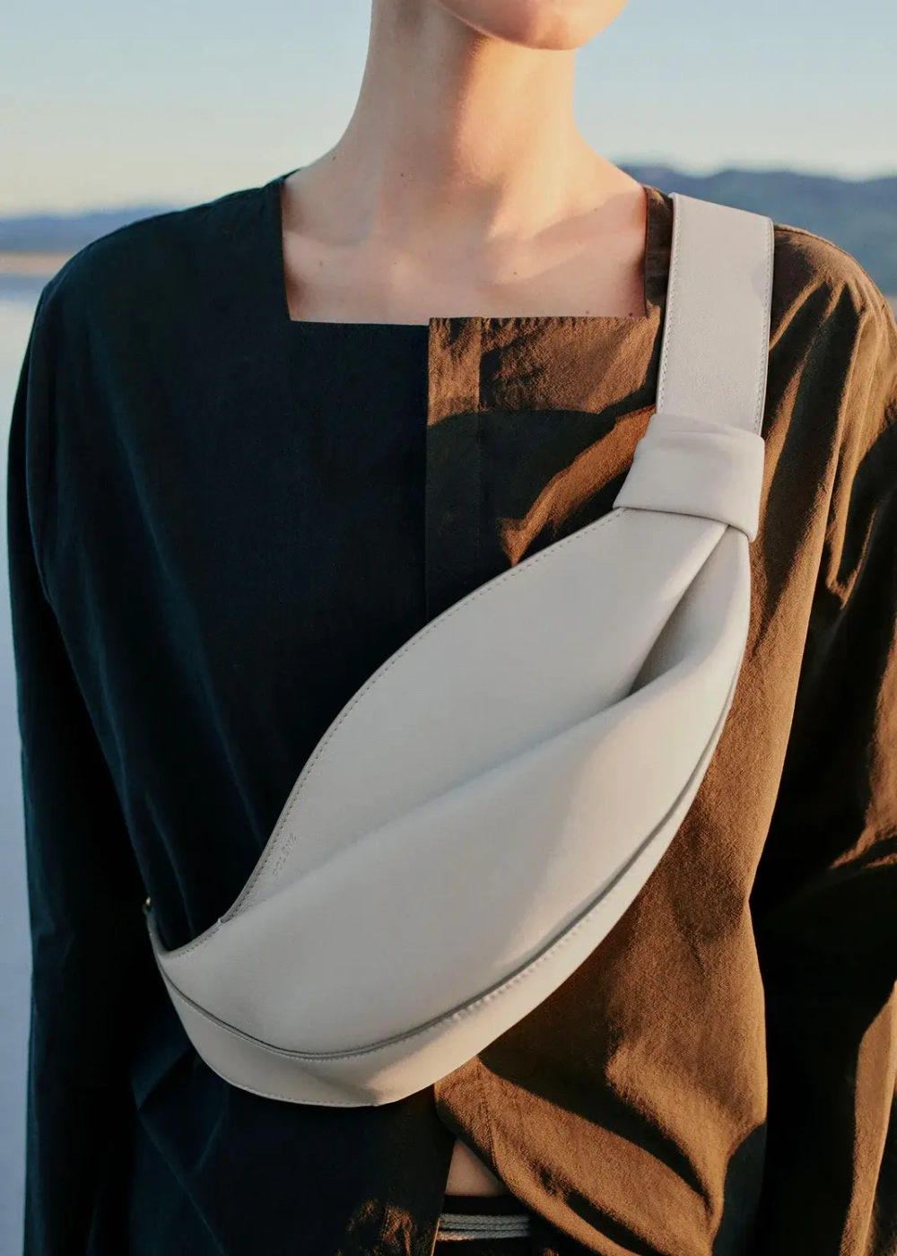 POLENE СУМКА NEYU, ЦВЕТ МЕЛА