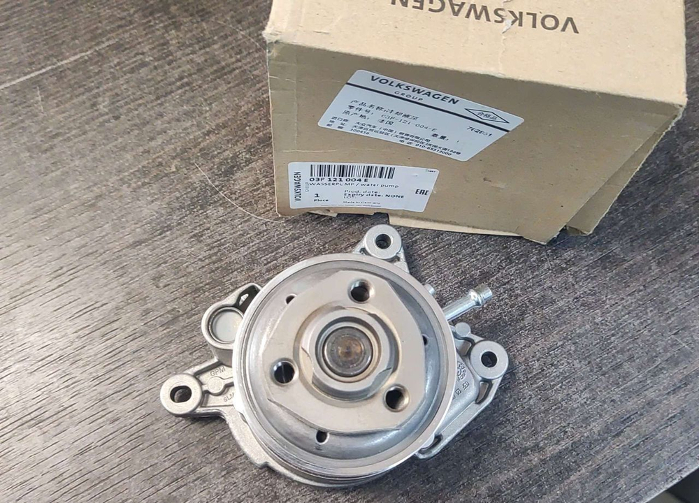 Насос системы охлаждения 1.2 TSI 03F121004E