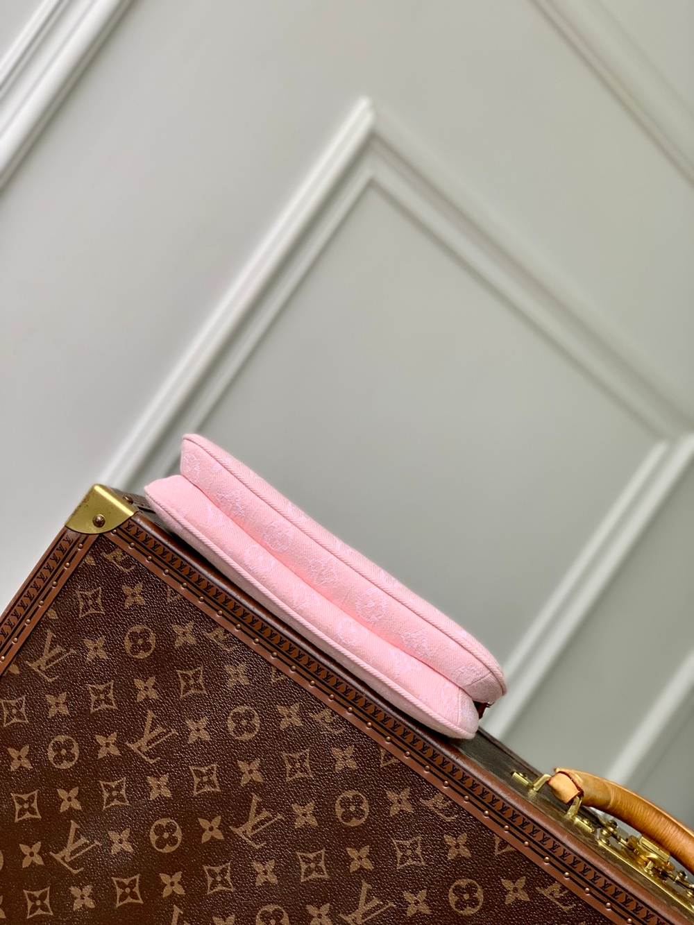 Louis Vuitton Liv Pochette
