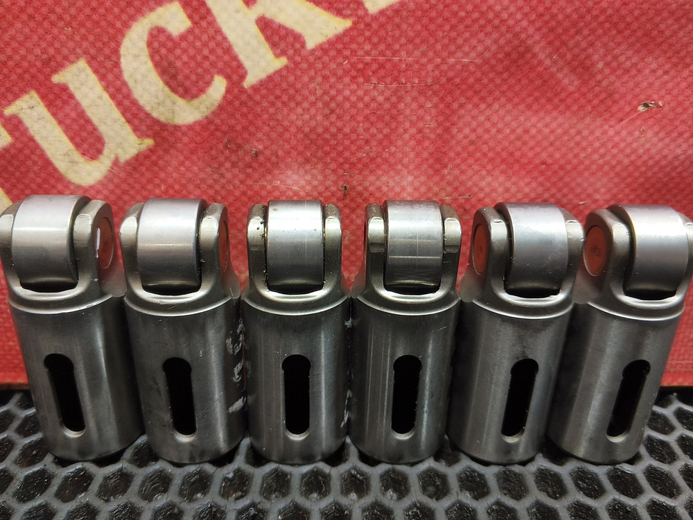 Комплект толкателей впускного клапана