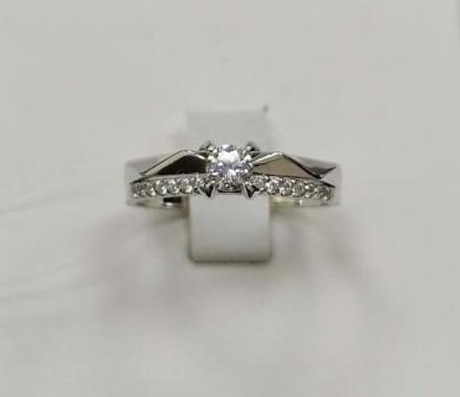 Кольцо из золота с фианитами