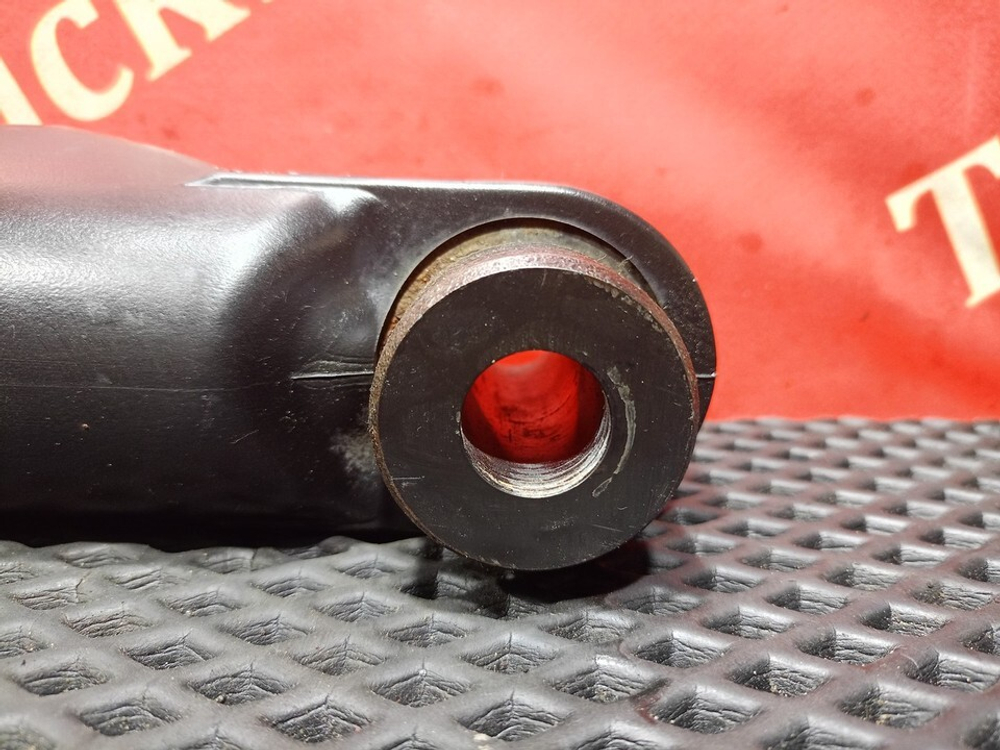 Цилиндр подъёма кабины правый