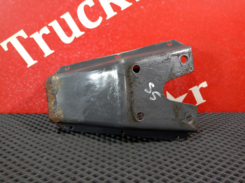 Кронштейн амортизатора переднего