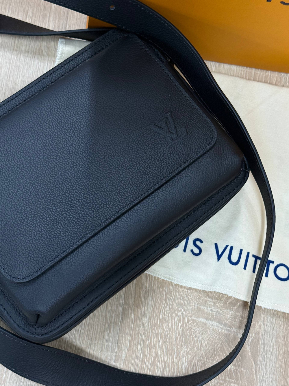 Сумка-мессенджер Louis Vuitton