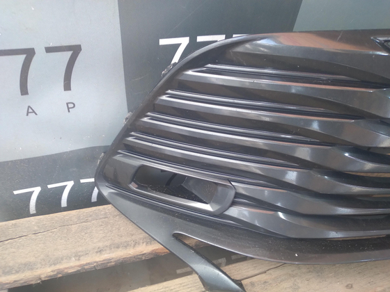 Решетка переднего бампера Toyota Camry (XV70) 17-21 Б/У Оригинал 5311333020