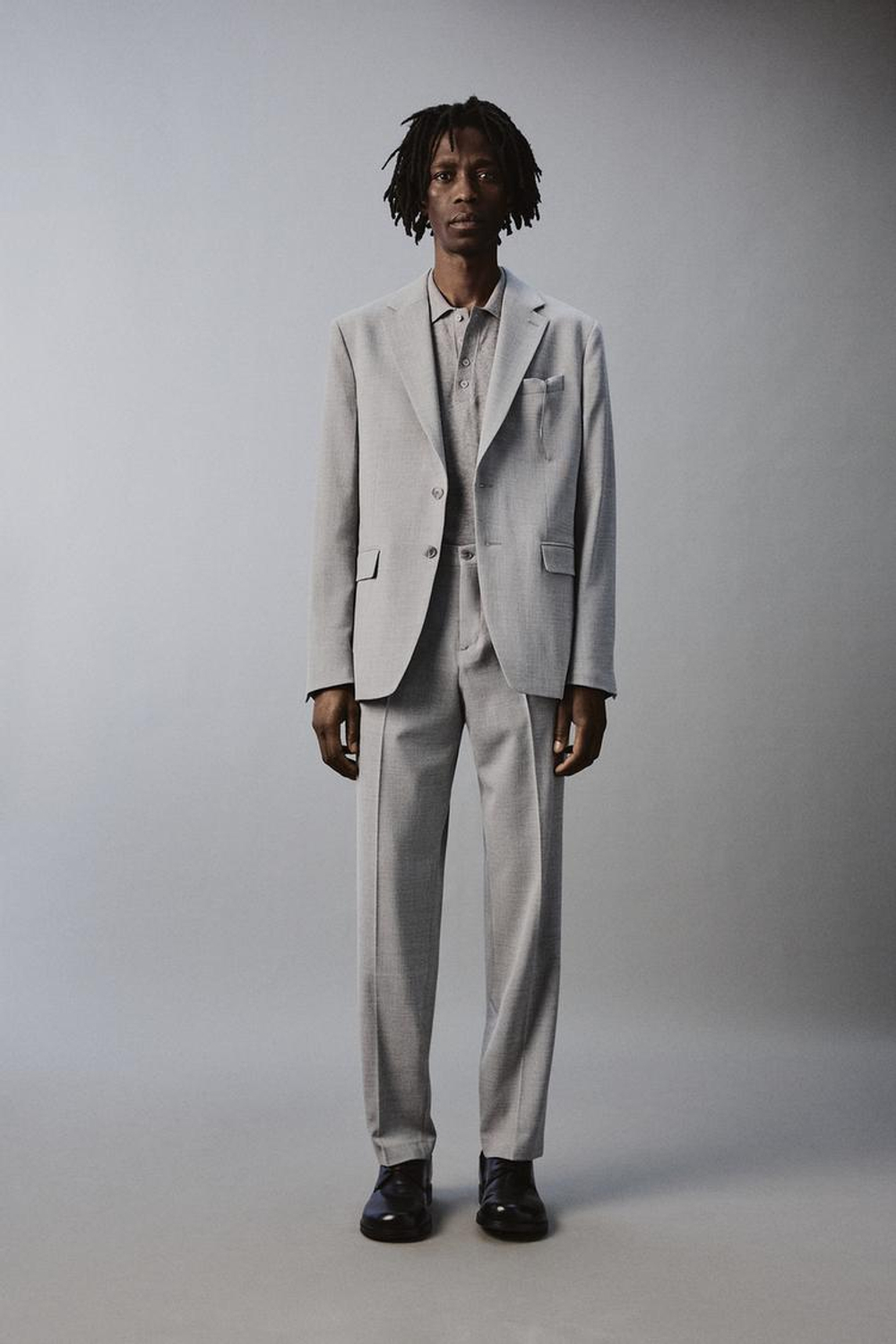 ZARA КОСТЮМНЫЕ БРЮКИ ИЗ РЕЛЬЕФНОЙ ТКАНИ, СВЕТЛО-СЕРЫЙ