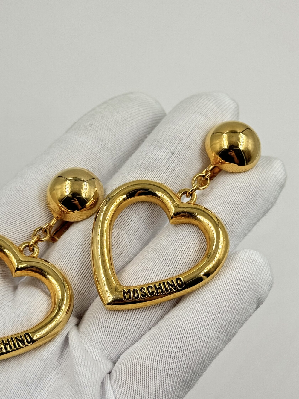 Клипсы с подвесками в виде сердец Moschino