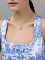 Колье с буквой Е