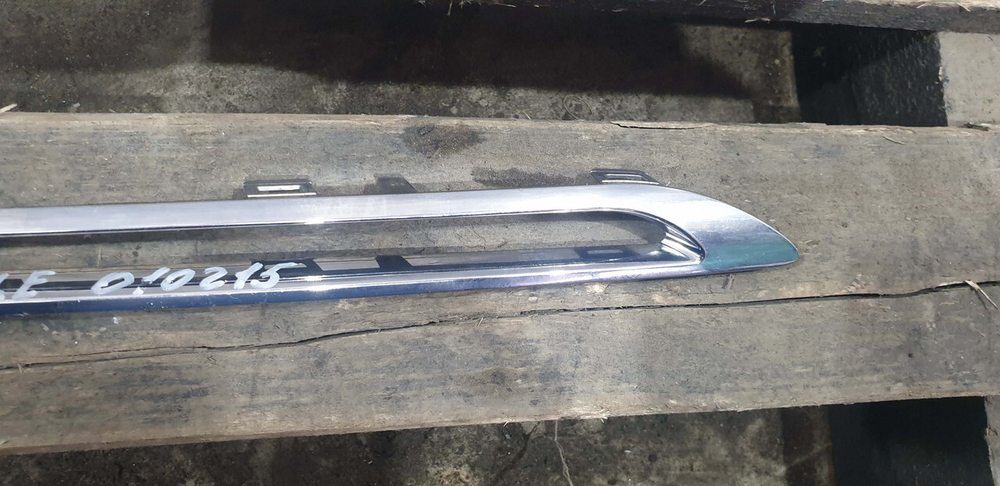 Молдинг решетки радиатора Mercedes GLE (W166) 15-18 Б/У Оригинал A1668881685