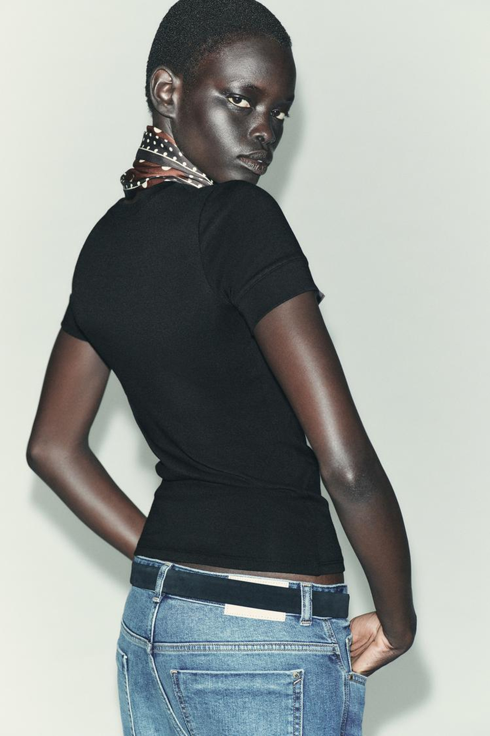 ZARA МИНИМАЛИСТИЧНАЯ ФУТБОЛКА С КОРОТКИМИ РУКАВАМИ, ЧЕРНЫЙ