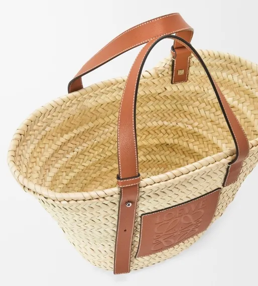 Сумка-корзина LOEWE из пальмовых листьев и телячьей кожи