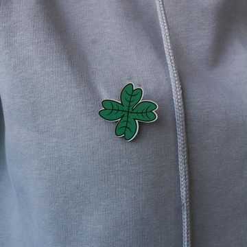 Значок деревянный (брошь)  Клевер. Fire Pin