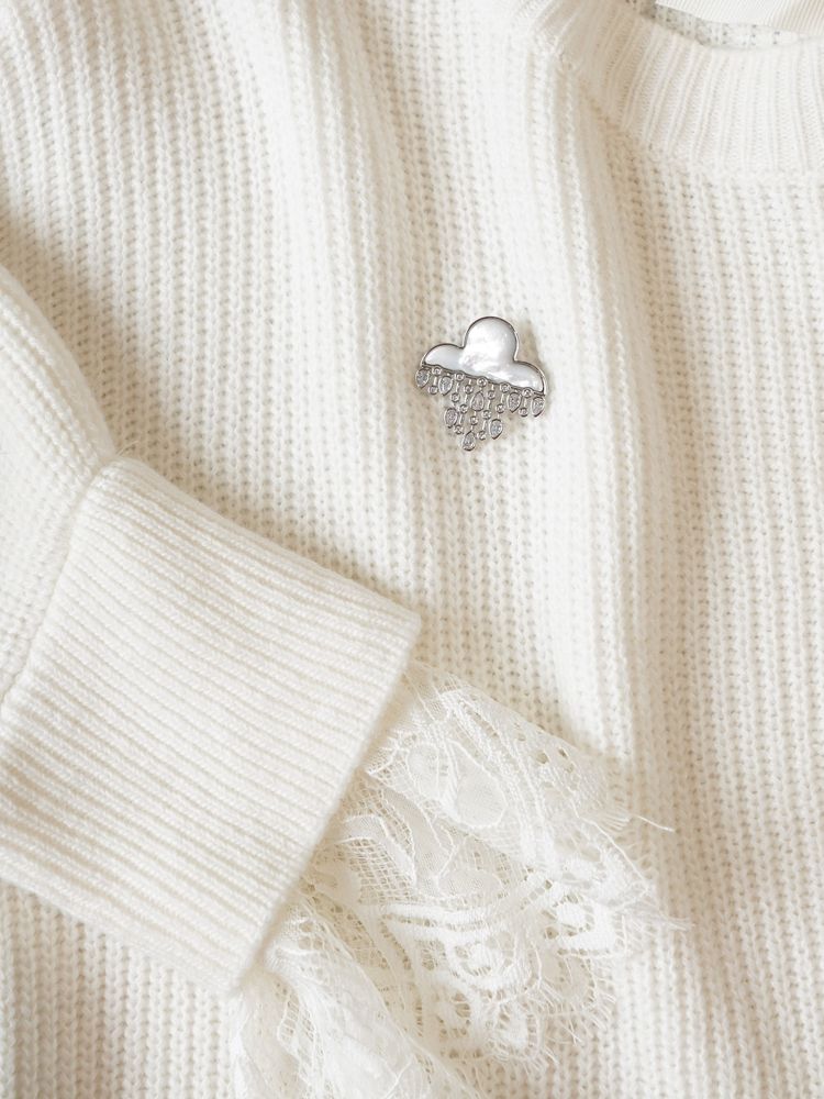 серебристый